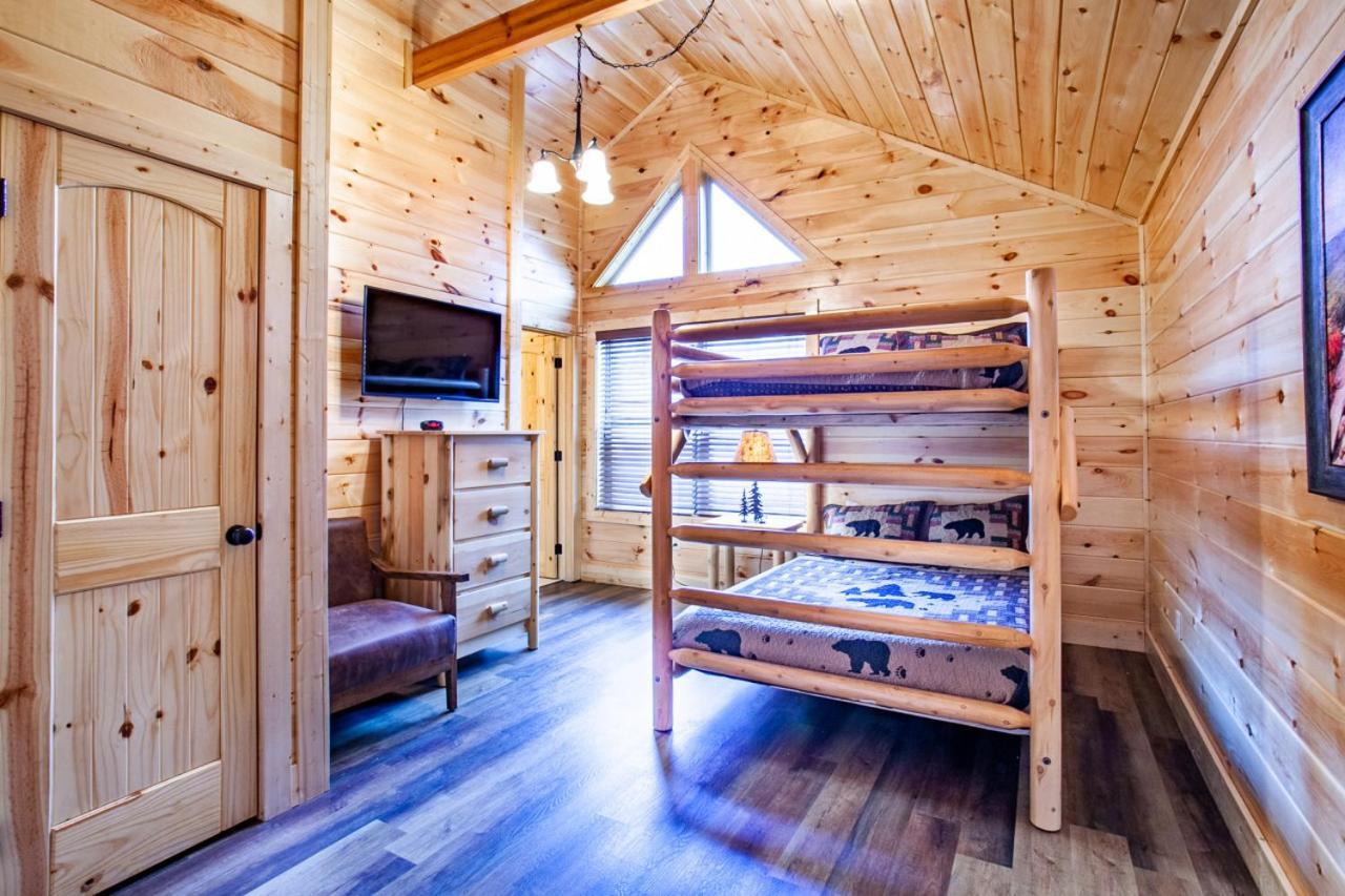 Swimming Bears Lodge 1 With Indoor Pool And Hot Tub Pigeon Forge Εξωτερικό φωτογραφία
